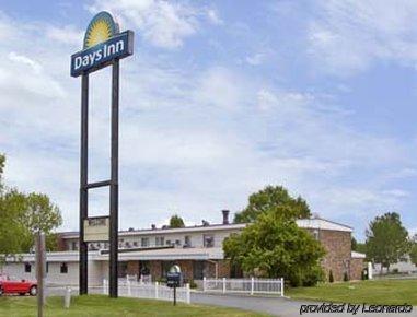 Days Inn By Wyndham Фон-дю-Лак Экстерьер фото